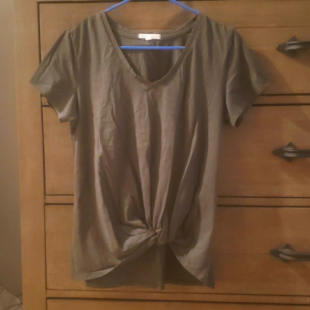 T shirt: Green, size M, brand Threads 4 Thought
